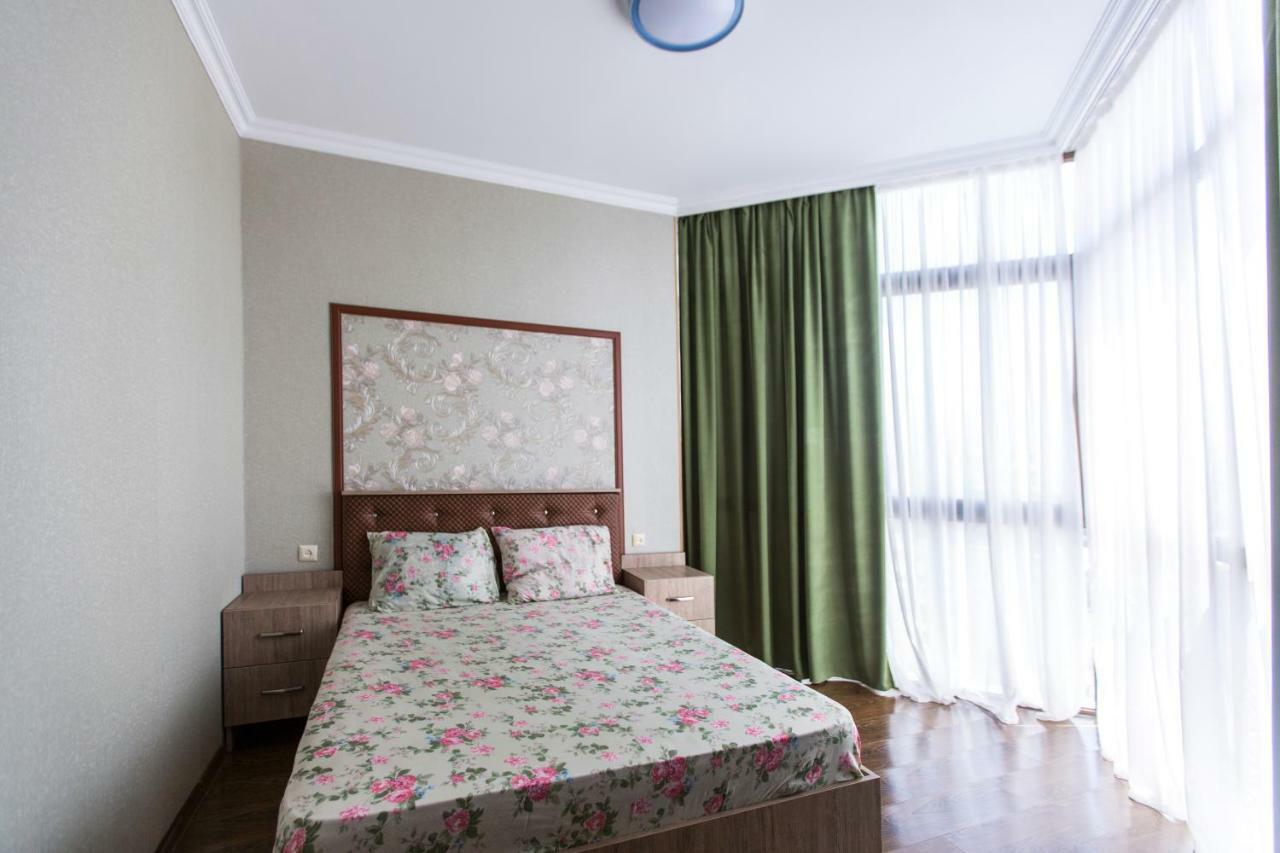 Apartament On Rustaveli Batumi Exterior foto