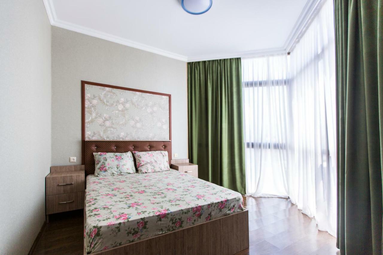 Apartament On Rustaveli Batumi Exterior foto